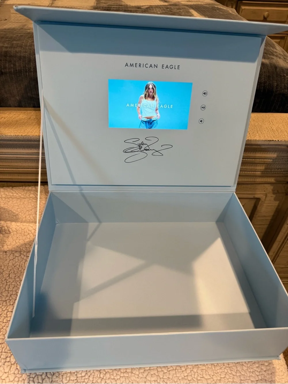 Sydney Sweeney, American Eagle gift box with audio! See video on slide!